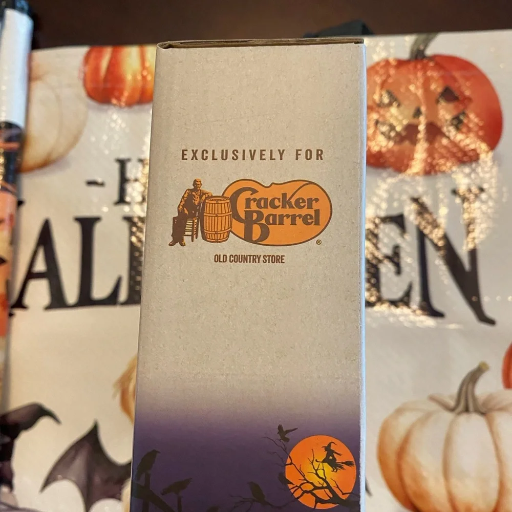 Cracker Barrel Hanging Bat Salt & Pepper Shakers Halloween Nwts boxed Halloween